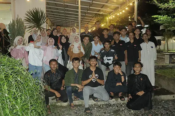 PPI Dharmasraya Pererat Silaturrahmi di Bulan Ramadhan 1 BUKA PUASA BERSAMA— Keluarga besar PPI Kabupaten Dharmasraya menggelar acara buka puasa bersama di salah satu kafe resto di Koto Padang, Kecamatan Koto Baru, Dharmasraya, Sabtu (22/3).