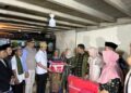 Wabup Rahmat Hidayat Serahkan Bantuan Korban Kebakaran 10 Wabup Rahmat Hidayat Serahkan Bantuan Korban Kebakaran