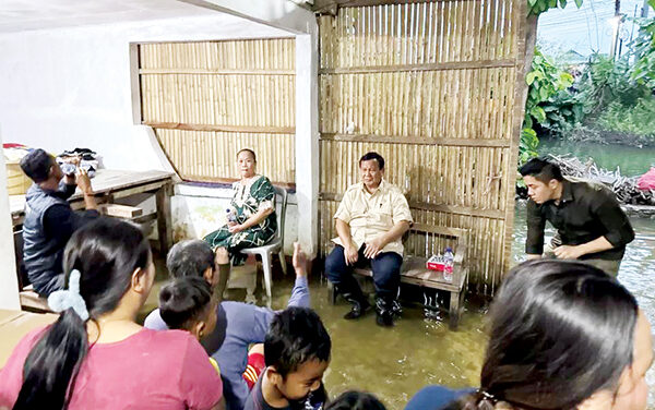 Presiden Prabowo Tinjau Warga Terdampak Banjir Bekasi, Beri Dukungan Moril dan Buka Puasa Bersama 1 TINJAU WARGA— Presiden Prabowo bersama warga di Kampung Tambun Inpres, Desa Buni Bakti, Kecamatan Babelan, Kabupaten Bekasi.