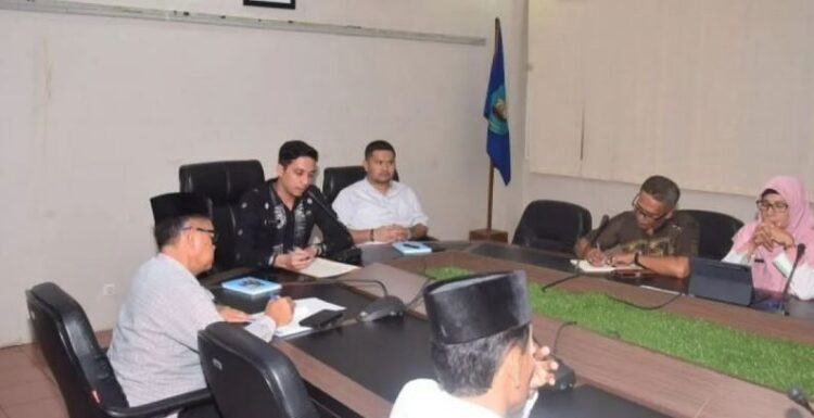 Wali Kota Sawahlunto Tegaskan, Perkuat Disiplin dan Efisiensi Anggaran 1 ARAHAN—Wali Kota Sawahlunto Riyanda Putra menyampaikan arahan dalam rapat pimpinan perangkat daerah.