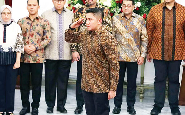 Buka Suara Soal Letkol Teddy, Menko Polkam: Kenaikan Pangkat Seskab Sudah Sesuai Mekanisme yang Berlaku 1 Sekretaris Kabinet (Seskab) Teddy Indra Wijaya.