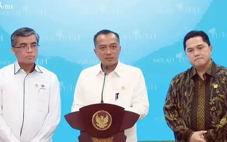 BERIKAN KETERANGAN— Menteri Sekretaris Negara Prasetyo Hadi saat memberikan keterangan pers.