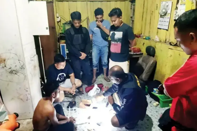 Jadi Pengedar, Satu Warga Nagari Gunung Medan Diciduk 1 PENGEDAR— Pelaku IGR (32) ditangkap Tim Satresnarkoba Polres Dharmasraya dengan barang bukti sabu.