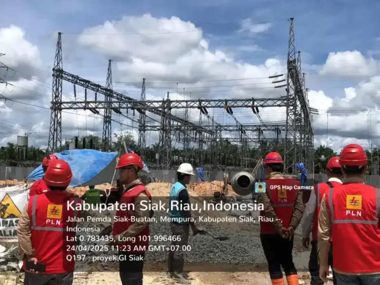 Tak Hanya Bangun Infrastruktur Ketengalistrikan, PLN Tegaskan Komitmen Zero Accident di Siak 1 07174b99 1a5a 41e4 bead 94d5bc092acf