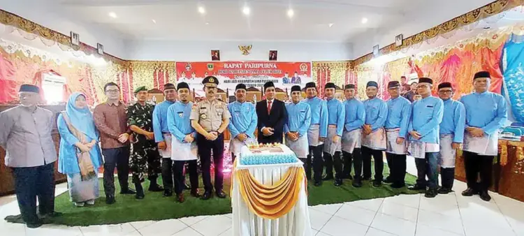 FOTO bersama Ketua, Wakil Ketua, dan Anggota DPRD, bersama Bupati dan Wakil Bupati, unsur Forkopimda dan tokoh masyarakat Kabupaten 
Lima Puluh Kota usai rapat paripurna hari jadi Kabupaten Lima Puluh Kota ke-184.