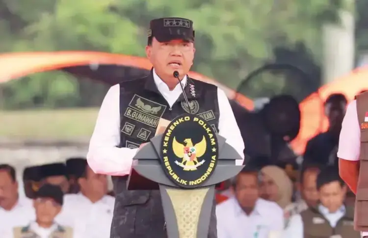 LAGA DRAMATIS—  Kobbie Mainoo dan Harry Maguire menjadi mimpi buruk bagi pasukan Paulo Fonseca. Harry Maguiere menjadi pahlawan pada laga ini usai mencetak gol kemenangan bagi MU vs Lyon pada leg kedua perempat final Liga Eropa, Jumat (18/4) dinihari WIB. Setan Merah menyisihkan Lyon dengan skor 5-4, melalui pertandingan yang dimainkan hingga babak extra time dan mengunci satu tiket ke semifinal.