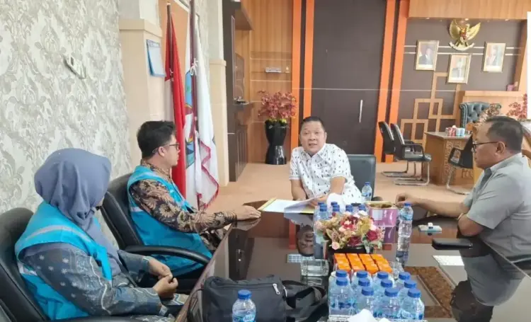 kunjungan--PT PLN (Persero) Unit Layanan Pelanggan (ULP) Sitiung melakukan kunjungan ke Kantor Dewan Perwakilan Rakyat Daerah (DPRD) Kabupaten Dharmasraya.