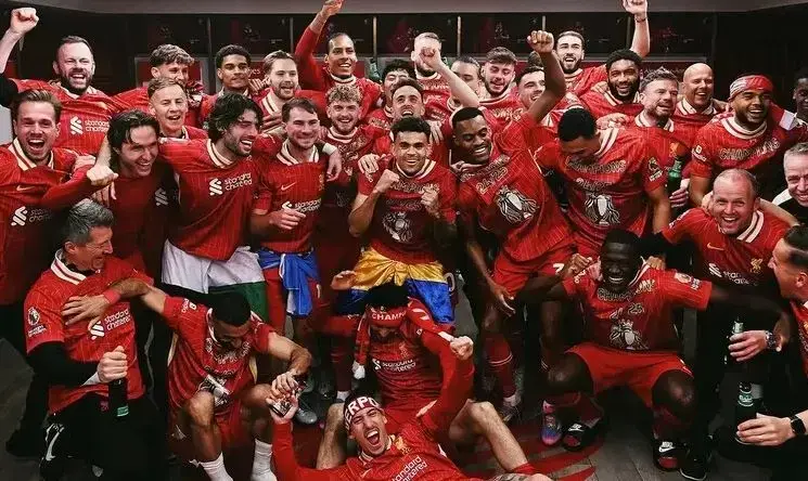 Liverpool Juara Premier League 2025, Samai Rekor Manchester United! 1 JUARA PREMIER LEAGUE— Liverpool secara resmi dinobatkan sebagai juara Premier League tahun 2025 setelah menang 5-1 atas Tottenham Hotspur di Stadion Anfield, Liverpool, Inggris, pada hari Minggu (27/4).