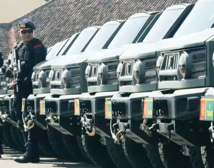 Hadiri Perayaan Hari Buruh Sedunia di Monas, Presiden Prabowo Bakal Naik Maung Pindad 1 KENDARAAN KHUSUS— Deretan Kendaraan khusus Maung MV 3 berada di Bandara Husein Sastranegara, Bandung, Jawa Barat, Sabtu (1/3).