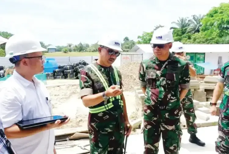 Indonesia Borong 42 Unit Jet Tempur Baru dari Prancis, TNI AU Persiapkan Pangkalan di Kalimantan dan Sumatera 1 TINJAU— Panglima Koopsudnas Marsekal Madya TNI Tedi Rizalihadi meninjau dua pangkalan yang bakal dijadikan markas pesawat tempur Rafale.