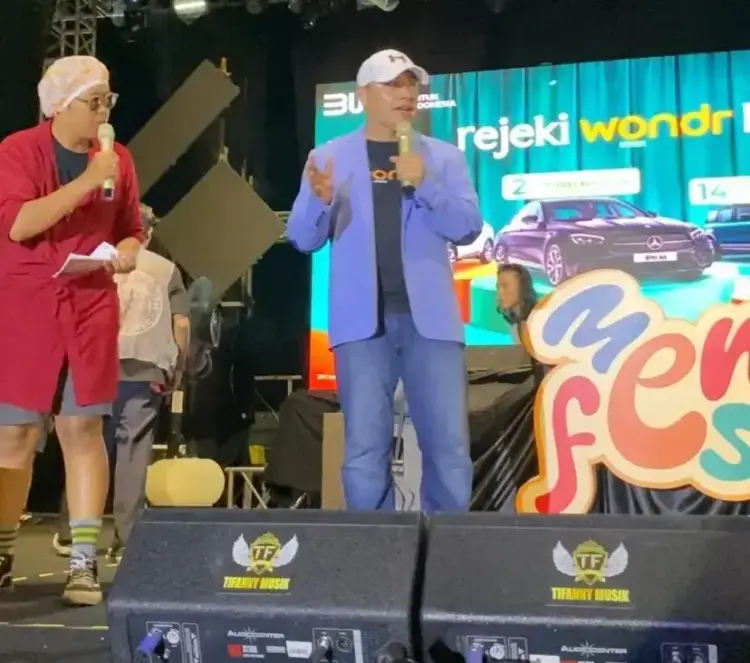 Keseruan Launching Rejeki Wondr saat Menfest Padang, BNI Wilayah 02 Sumbar, Riau dan Kepri Bagikan Hadiah Berlimpah 1 Kata Sambutan --Khairul Salam menyampaikan Kata Sambutan Rejeki Wondr di Menfest Padang.