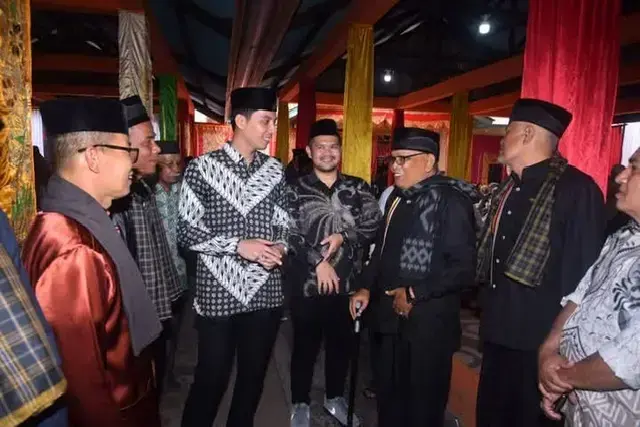 Wako dan Wawako Hadiri Halal Bihalal Keluarga Besar Suku Payobadar 1 HADIRI—Wali Kota Sawahlunto Riyanda Putra dan Wakil Wali Kota Sawahlunto Jeffry Hibatullah, saat menghadrii acara halal bihalal Keluarga Besar Suku Payobadar IV Nagari Kolok, Nagari Talawi, Nagari Siguntur Dharmasraya dan Nagari Sungai Dareh Dharmasraya.