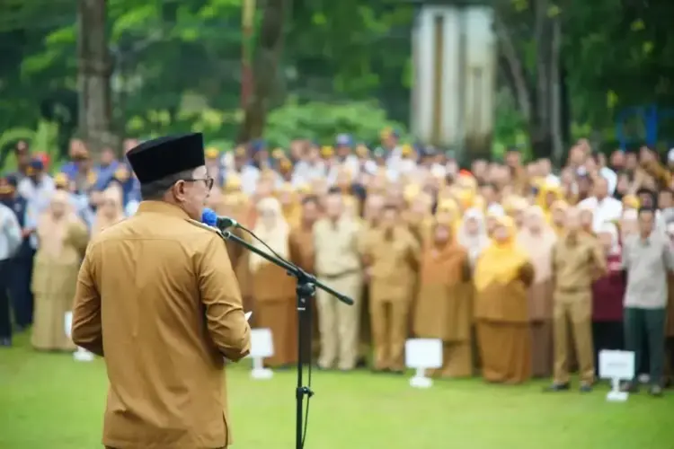 Usai Lebaran, ASN Tanahdatar Diminta Lebih Disiplin, Tingkatkan Kinerja 1 Apel gabungan bagi seluruh Aparatur Sipil Negara ASN dan non ASN di halaman kantor