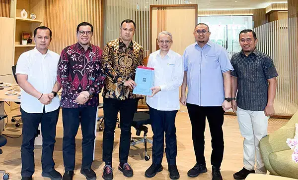 Didampingi Andre Rosiade, Bupati Benny Dwifa Usulkan Pembangunan Sijunjung ke Kementrian PU dan Kemenkes 1 USULKAN— Anggota DPR RI Andre Rosiade mendampingi Bupati Sijunjung Benny Dwifa untuk mengusulkan program pembangunan ke Kemenkes dan Kementrian PU. Bupati juga didampingi Sekda Dr.Zefnihan, Kadis Nakertrans Khamsiardi dan Kabag PBJ, Defri Antoni.