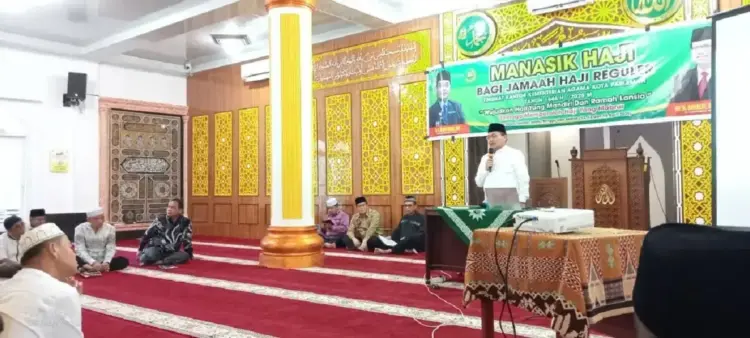 Persiapan Penyelenggaraan Ibadah Haji 1446 H, Wujudkan Haji Mandiri dan Ramah Lansia 1 SAMBUTAN— Kepala Kantor Wilayah (Kanwil) Kementerian Agama (Kemenag) Provinsi Sumbar Mahyudin, memberikan sambutan saat pembukaan manasik haji, di Masjid Taqwa Muhammadiyah, Taratak, Kota Pariaman