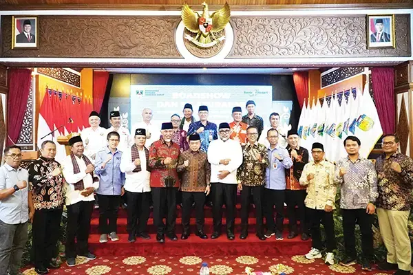 Gubernur Mahyeldi dan Bank Nagari Roadshow ke 4 Provinsi, Bidik Dukungan Maksimal Perantau untuk Progul Sumbar 2025–2030 1 DIALOG—Gubernur Sumbar, Mahyeldi Ansharullah saat dialog di rumah Gubernur Jambi terkait roadshow bersama Bank Nagari dengan para perantau Minang di empat provinsi di Sumatra.