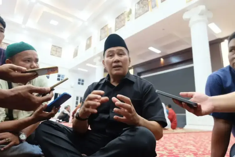 Wako Bukittinggi Ajak Warga Bersatu Usai Pilkada, Tak Ada Lagi Nomor, Hanya Merah Putih 1 TEGAS— Wali Kota Bukittinggi, Ramlan Nurmatias kembali menegaskan dan mengajak seluruh warga di kota itu untuk bersatu usai pelaksanaan Pemilihan Kepala Daerah (Pilkada) 2024.