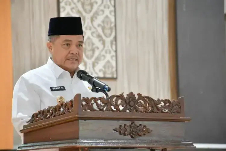 UIN Sjech M Djamil Diharapkan jadi Pelopor Program Bangkik dari Surau 1 HALAL BI HALAL— Bupati Agam, Benni Warlis saat menghadiri Halal bi Halal keluarga besar UIN Sjech M Djamil Djambek, Jumat (11/4).