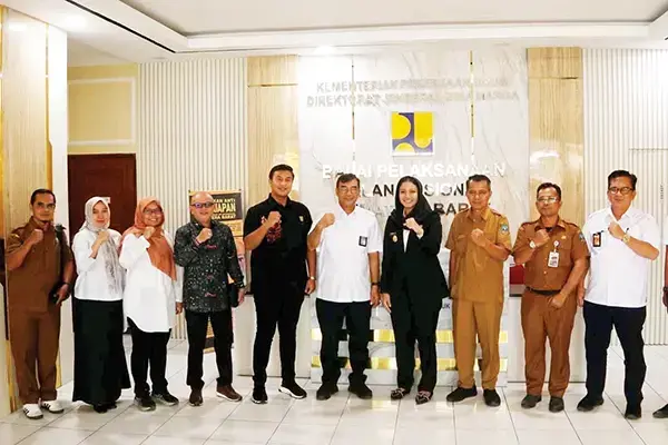 Sambangi Balai Pelaksana Jalan Nasional Sumbar, Bupati Annisa Serahkan Proposal Peningkatan Kapasitas Jalan 1 BERKUNJUNG—Bupati Dharmasraya Annisa Suci Ramadhani saat berkunjung ke Balai Pelaksanaan Jalan Nasional (BPJN) Sumbar.
