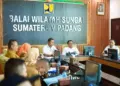 Terkait Permasalahan Irigasi, Sungai dan Embung, Bupati Jon Firman Pandu Kunjungi BWS Sumatera V 10 Terkait Permasalahan Irigasi, Sungai dan Embung, Bupati Jon Firman Pandu Kunjungi BWS Sumatera V