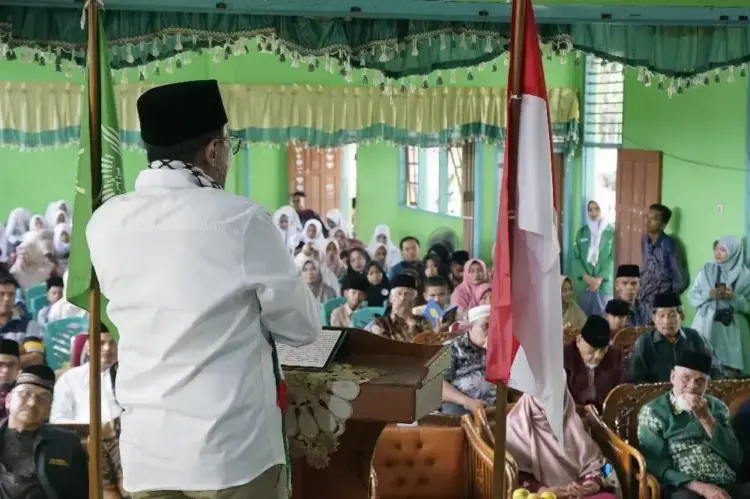 SAMBUTAN—Bupati Tanah Datar Eka Putra, memberikan sambutan saat  membuka acara Lomba Tahfizh tingkat SD/MI.