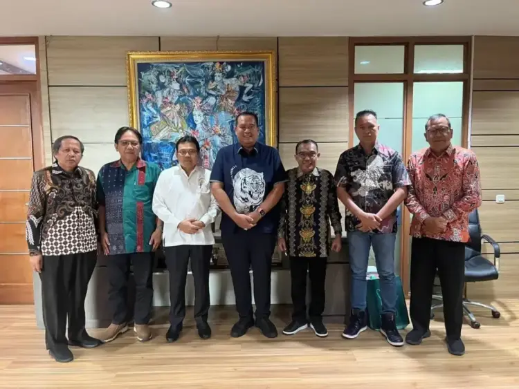 Konsultasi Program Kebudayaan dengan Dirjen Perlindungan Kebudayaan, Wako Minta Bantuan Pendirian Museum Tabuik 1 KONSULTASI—Wali Kota Paiaman Yota Balad melakukan konsultasi program kebudayaan dengan Direktur Jenderal (Dirjen) Pelindungan Kebudayaan dan Tradisi Kementerian Kebudayaan, Restu Gunawan.