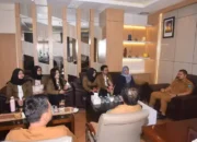 Sedang Magang dan Penelitian, Wawako Jeffry Audensi dengan Mahasiswa NHI Bandung