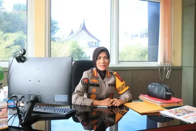 Polda Sumbar Ingatkan Masyarakat Waspadai Cuaca Ekstrem saat Arus Balik Lebaran 1446 H 1 Kabid Humas Polda Sumbar, Kombes Pol Susmelawati Rosya