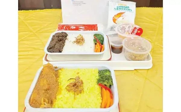 Kemenag Sumbar Berharap Menu Lion Air bisa Meningkatkan Kepuasan Jemaah, Harus Cocok dengan Lidah Jemaah Haji Embarkasi Padang 1 UJI KUALITAS MAKANAN— Kemenag Sumbar bersama maskapai Lion Air melakukan pra meal tes (uji kualitas makanan) untuk mencoba menu masakan yang akan disuguhkan kepada jemaah haji di atas pesawat, cocok atau tidak dengan selera atau lidah orang Minang atau Embarkasi Padang (PDG).