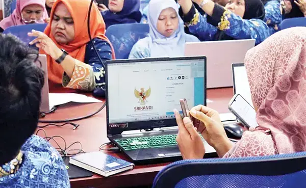 Wujudkan Progul Smart City, Kepala Sekolah Negeri dan Operator Dibekali Pembinaan Aplikasi Srikandi 1 PEMBINAAN APLIKASI SRIKANDI— melalui Dinas Perpustakaan dan Kearsipan memberikan pembinaan Aplikasi Srikandi kepada Kepala Sekolah Dasar (SD), Sekolah Menengah Pertama (SMP), dan operator.