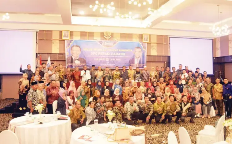 Wujudkan Sinergitas, Tingkatkan Integritas dan Meneguhkan Martabat, DPC Peradi Padang Gelar Halal bi Halal dan Rapat Anggota 1 HALAL BI HALAL— DPC Peradi Padang menggelar Halal Bi Halal dan Rapat Anggota, dengan mengusung tema “Mewujudkan Sinergitas dan Meningkatkan Integritas serta Meneguhkan Martabat”, Jumat (25/4).