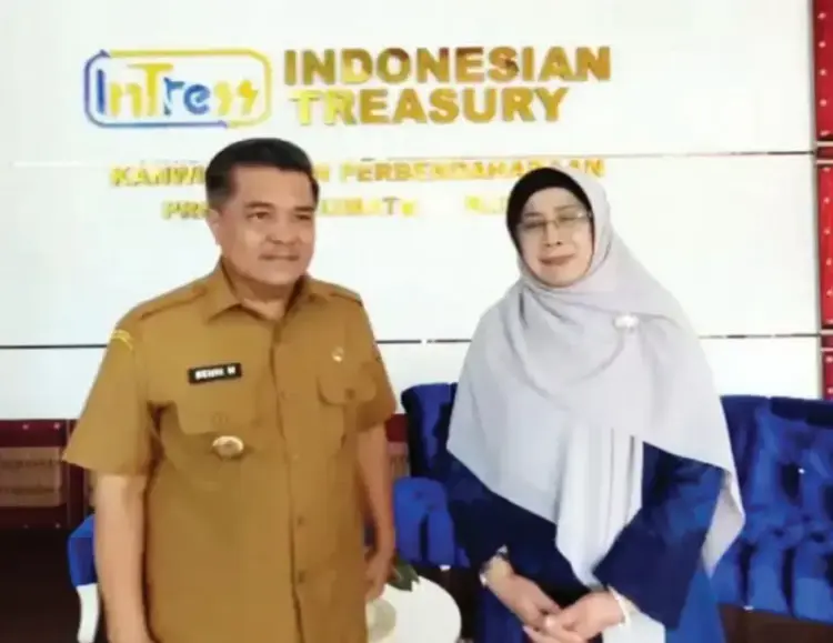 Kanwil DJPb Sumbar Dukung SPM Progul Bupati Agam 1 KUNJUNGAN KERJA— Kepala Kanwil DJPb Sumbar Syukriah HG, menyambut kunjungan kerja dari Bupati Agam Benni Warlis bersama sejumlah kepala OPD di kantor Kanwil DJPb Sumbar di Padang, beberapa waktu lalu.