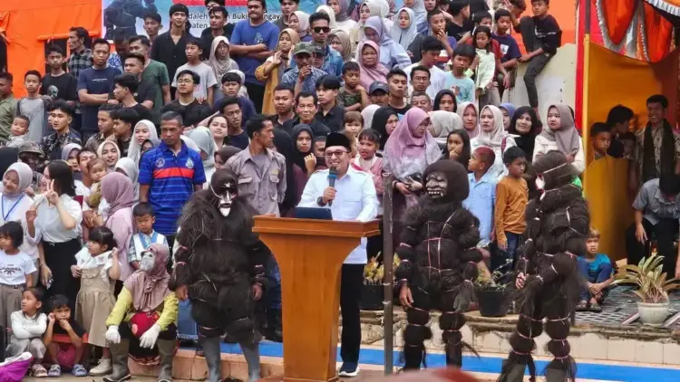Warga Andaleh Baruah Bersama Perantau Antusias Saksikan Seni Alek Anak Nagari 1 Masyarakat Nagari Andaleh Baruah Bukik Kecamatan Sungayang bersama perantau tumpah