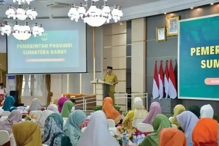 ISKADA, Wadah Perkuat Peran Organisasi Wanita di Daerah 1 SAMBUTAN— Gubernur Sumbar, Mahyeldi Ansharullah memberikan sambutan pada kegiatan pertemuan Istri ISKADA se-Sumbar di Auditorium Gubernur Sumbar, Senin (14/4).