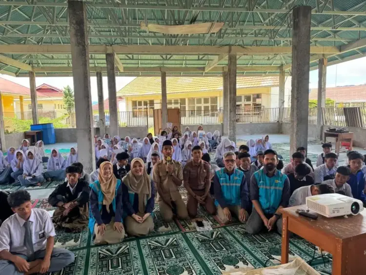 SOSIALISASI—PLN ULP Koto Tuo menggelar kegiatan sosialisasi di SMKN 1 Matur.