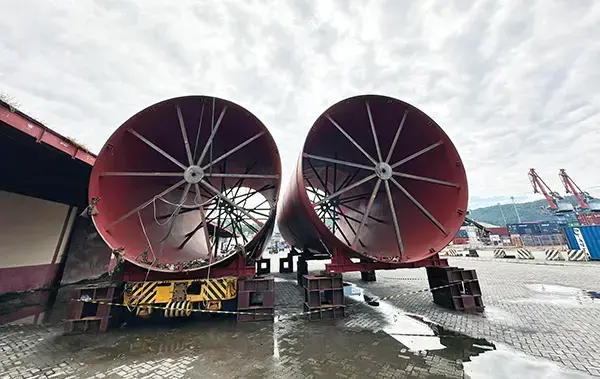 Karya Anak Bangsa, PT Semen Padang Produksi Shell Kiln Seberat 138 Ton 1 PRODUKSI SHELL KLIN— PT Semen Padang berhasil mencatatkan prestasi membanggakan melalui Workshop Bisnis Inkubasi Non Semen (BINS) memproduksi dua segmen Shell Kiln raksasa untuk proyek penggantian Shell Kiln di Pabrik Tonasa IV, milik PT Semen Tonasa.