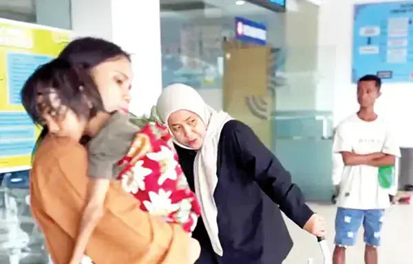 RSUP Dr M Djamil Bergerak Cepat Tangani Pasien Anak Suspect Lipoma 1 JALANI PERAWATAN— Nur Rezkia Fahira (5,6 tahun), penderita suspecy lipoma, menjalani perawatan insentif di Gedung Kebidanan dan Anak RSUP Dr M Djamil Padang.