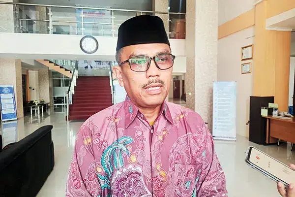 Seleksi PPPK UPT Asrama Haji Padang Diduga Ada Kongkalingkong, Belasan Tahun Mengabdi, Tidak Dimasukkan Dalam Database 1 Afrizen
Kepala UPT Asrama Haji Embarkasi Padang