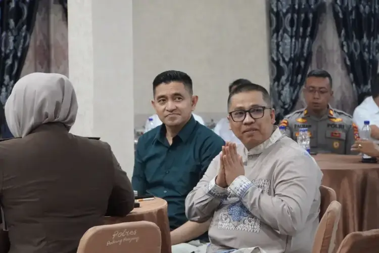 Wako Padangpanjang Hadiri Halal bi Halal Criminal Justice System 1 HADIRI HALAL BI HALAL— ali Kota, Hendri Arnis hadiri acara Silaturahmi dan Halalbihalal bersama unsur Criminal Justice System (CJS) di Aula Polres Padang Panjang, Selasa (15/4).