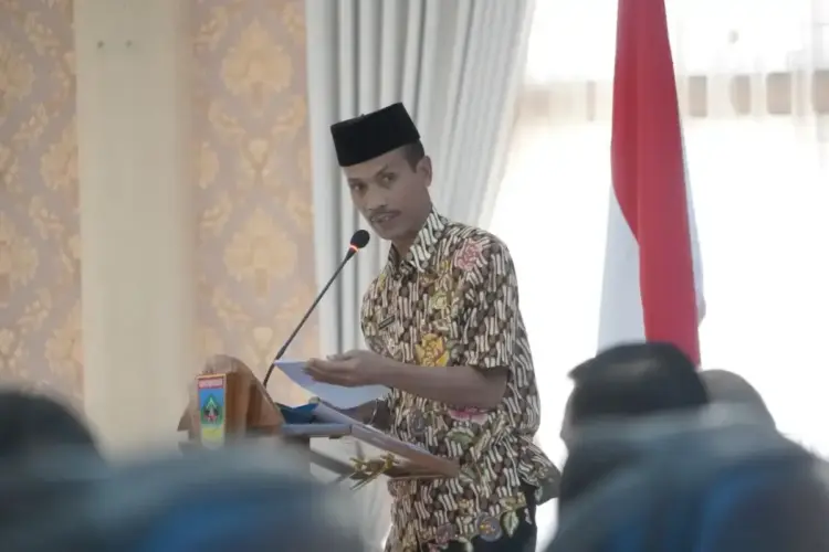 BUKA—Wabup Yulian buka Rapat Koordinasi 
TPPS Kabupaten Solok Selatan Periode 1 Tahun 2025 di Aula Sarantau Sasurambi Kantor Bupati Solok Selatan, Kamis (24/4).