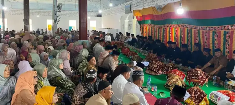 Tradisi Manjalang Buya Lubuk Landua Hari Raya Anam 1446 H, Meriah, Sarat dengan Nuansa Adat 1 MERIAH—Tradisi Manjalang Buya Lubuk Landua yang dilaksanakan setiap tahun usai puasa enam pada bulan Syawal setelah Idulfitri berlangsung meriah dan sarat dengan nuansa adat.