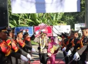 Tradisi Pedang Pora Sambut Kedatangan dan Pelepasan Kapolres Tanah Datar