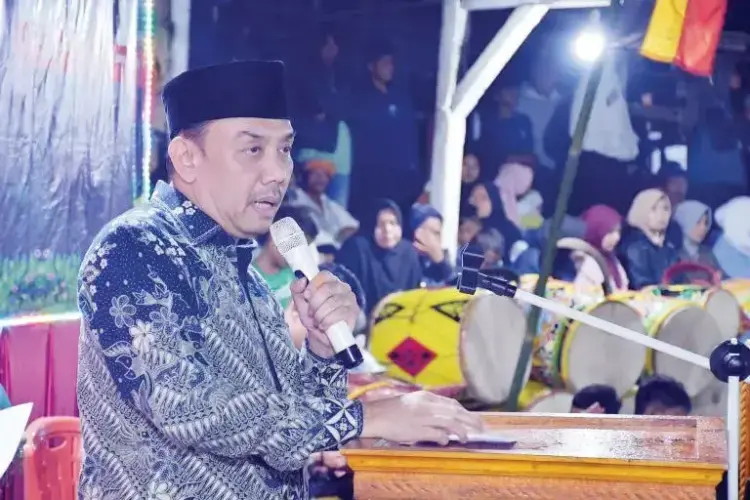 Ajak Perantau Aktif Bangun Nagari, M. Iqbal: Sinergi jadi Kunci Kemajuan Kampung Halaman 1 PENUTUPAN PENTAS SENI— Wakil Bupati Agam, Muhammad Iqbal saat menutup festival seni anak Nagari Bayua, Senin (7/4) malam.