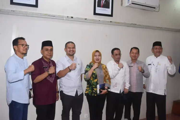 Internasional ‘We Are Site Manager’ Agustus 2025, Sawahlunto Siap Jadi Tuan Rumah Simposium 1 USAI—Wakil Wali Kota Sawahlunto, Jeffry Hibatullah, uai beraudiensi dengan Staf Khusus Menteri Kebudayaan, Annisa Rengganis, untuk membahas persiapan pelaksanaan Simposium Internasional We Are Site Manager, di Balai Kota Sawahlunto.