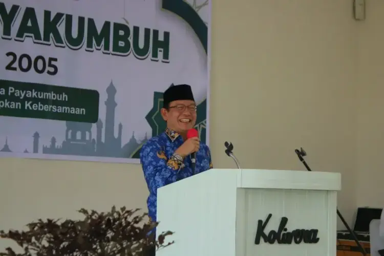 PNS Angkatan 2005 Jadi Teladan 1 SAMBUTAN—Wali Kota Payakumbuh Zulmaeta, berikan sambutan pada acara HBH 20 Tahun Pengabdian PNS Pemko Payakumbuh Angkatan 2005.