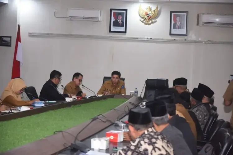 Wali Kota Sawahlunto Dukung Persiapan Sertifikasi Tanah Ulayat Nagari 1 DISKUSI—Wali Kota Sawahlunto, Riyanda Putra, saat diskusi antara Badan Pertanahan Nasional (BPN) dan jajaran Lembaga Kerapatan Adat Alam Minangkabau (LKAAM) Sawahlunto.