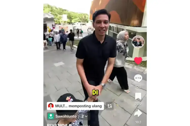 NIKMATI LIBUR LEBARAN— Wali Kota Sawahlunto Riyanda Putra bersama istri dan anak menikmati suasana libur Idul Fitri di objek wisata Kota Sawahlunto	`	`1.