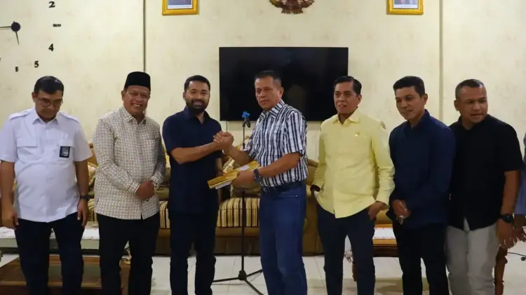 Kunjungan Kerja Anggota DPR RI Zigo Rolanda, Wawako Elzadaswarman Sampaikan Masalah Darurat Sampah 1 SAMPAIKAN—Wakil Wali Kota Payakumbuh Elzadaswarman, sampaikan Terkait Darurat Sampah pada anggota DPR ROI Zigo.