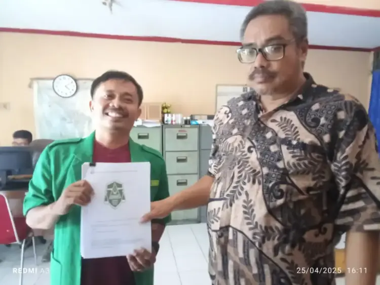 LBH GP Ansor Ngadu ke Komnas HAM Perjuangkan Tanah Pandam Kuburan Kaum 1 LAPORAN KE KOMNAS HAM— Ketua LBH GP Ansor PW Sumatera Barat Eko Kurniawan, membuat laporan pengaduan seorang mamak kepala waris bernama Akmal Rajo Bungsu, di Kantor Komnas HAM Perwakilan Sumatera Barat, Jumat (24/4).