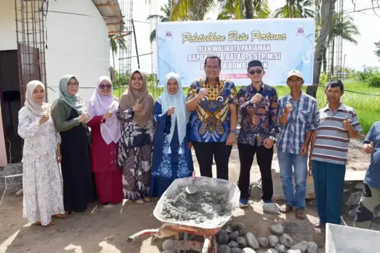 Kembangkan Pendidikan, Yota Balad Apresiasi TK-IT Attin 1 PELETAKAN BATU PERTAMA— Wako Pariaman Yota Balad melakukan peletakan batu pertama pembangunan gedung TK-IT Attin Sumbar.